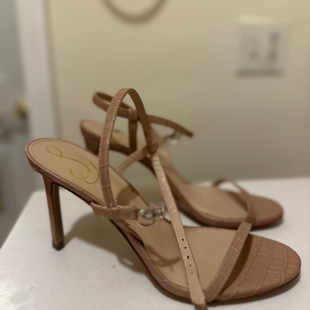 Jessica Simpson Elegant Tan Crocodile pattern Strappy Heels